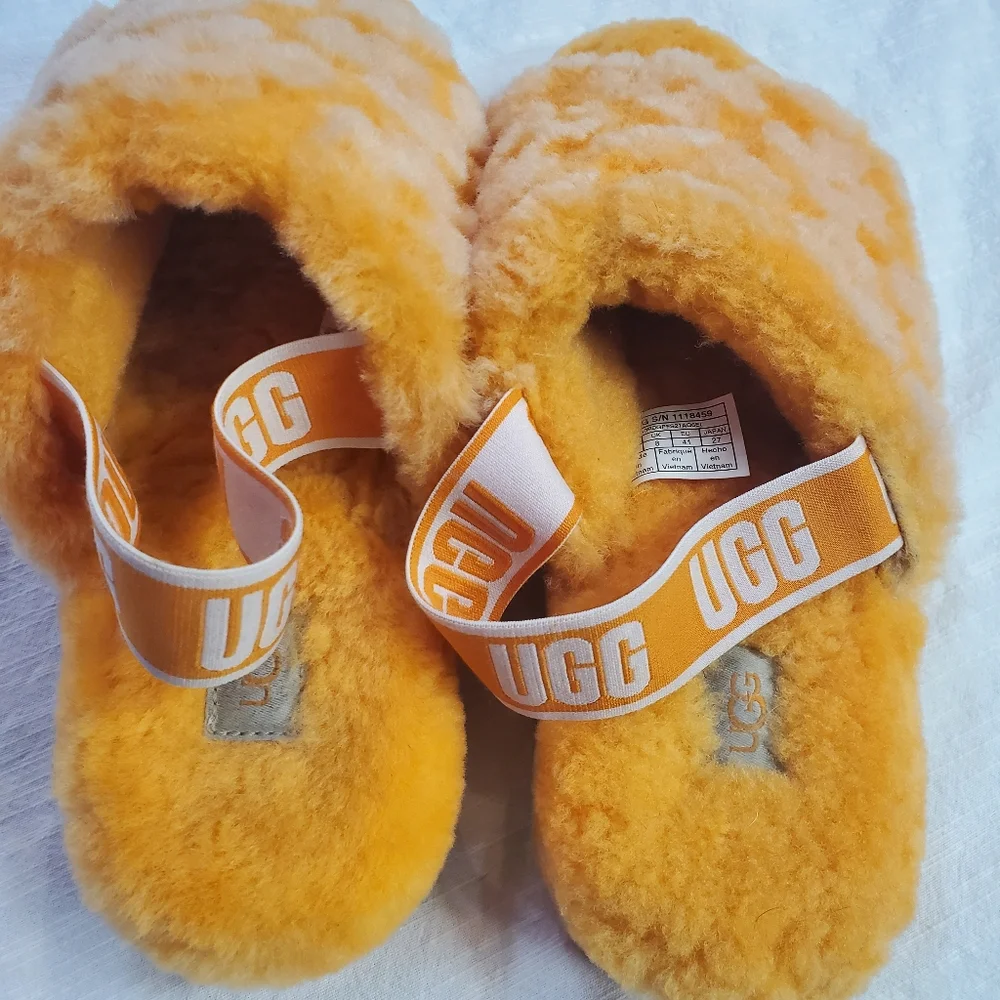 UGG's - Picture 2 of 5